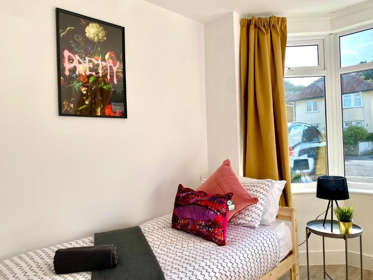 Brand New 2022 Beautiful & Stylish 2 Bedroom Apartment! - 5 Minute Walk To The Best Beach! - Great Location - Free Parking - Fast Wifi - Smart Tv - Sleeps Up To 4! Close To Bournemouth & Poole Town Centre & Sandbanks Exterior foto